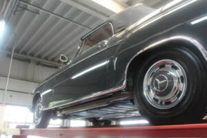 Imagen 9/50 de Mercedes-Benz 220 SE Cabriolet (1960)