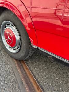 Image 18/65 of Mercedes-Benz 200 D (1982)