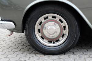 Image 21/48 of Bentley T 1 (1967)