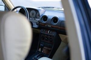Bild 32/36 von Mercedes-Benz 280 TE (1981)