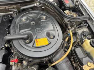 Image 58/100 of Mercedes-Benz 300 CE (1992)