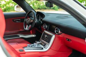 Image 26/50 of Mercedes-Benz SLS AMG (2010)