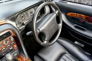 Image 25/50 of Aston Martin DB 7 Volante (1997)