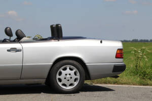 Image 23/39 of Mercedes-Benz 300 CE-24 (1992)
