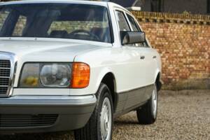 Image 22/50 de Mercedes-Benz 280 S (1988)