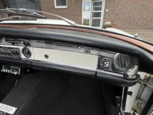 Image 44/100 of Mercedes-Benz 280 SL (1970)