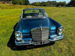 Image 21/57 de Mercedes-Benz 280 SE 3,5 (1972)