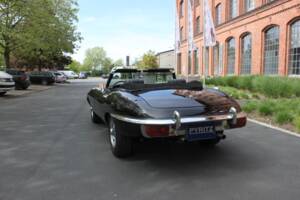 Image 23/24 of Jaguar E-Type (1970)