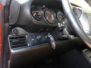 Image 26/30 of Porsche 911 Carrera 2 (1992)