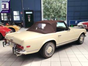 Image 7/58 of Mercedes-Benz 280 SL (1969)