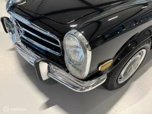 Image 2/19 of Mercedes-Benz 280 SL (1968)