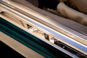 Image 35/70 of Jaguar XKR (2004)