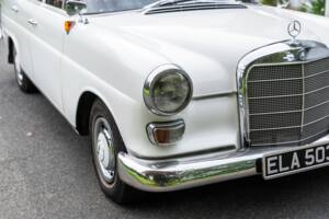 Image 14/35 of Mercedes-Benz 190 c (1965)