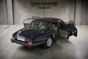 Image 95/97 of Daimler Double Six (1994)