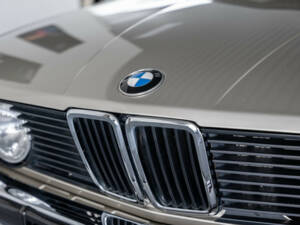 Image 22/25 of BMW 520i (1984)
