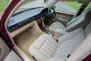 Immagine 13/23 di Mercedes-Benz 200 E-16 (1993)