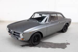Imagen 35/36 de Alfa Romeo Giulia 1600 GT Junior (1973)