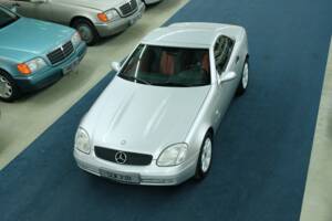 Immagine 2/50 di Mercedes-Benz SLK 230 Kompressor (1996)