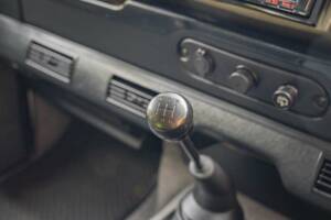 Image 30/41 of Land Rover Defender 90 "50th Anniversary" (1999)