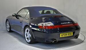 Bild 21/50 von Porsche 911 Carrera 4S (2004)