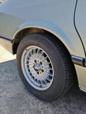 Image 17/50 de BMW 745i (1982)