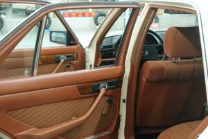 Bild 37/50 von Mercedes-Benz 380 SE (1980)