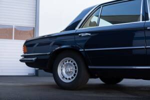 Image 22/30 of Mercedes-Benz 450 SEL 6,9 (1977)