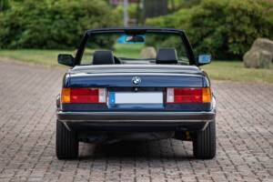 Image 22/99 of BMW 320i (1989)