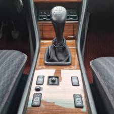 Immagine 23/162 di Mercedes-Benz 230 CE (1989)