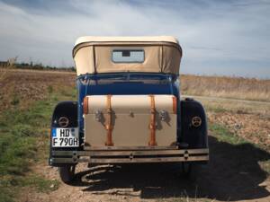 Image 6/60 of Ford Model A De Luxe (1931)