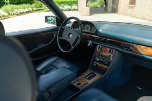 Image 29/50 of Mercedes-Benz 380 SEC (1982)
