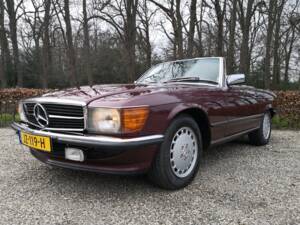 Afbeelding 1/38 van Mercedes-Benz 560 SL (1986)