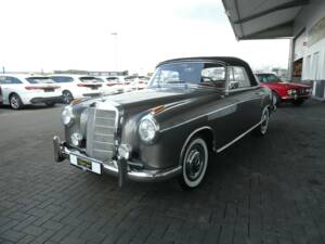 Image 3/23 of Mercedes-Benz 220 SE Cabriolet (1959)