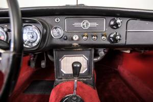 Image 29/50 of MG MGB (1964)