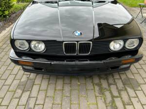 Image 12/40 of BMW 320i (1992)