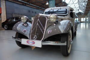 Image 2/30 of Citroën Traction Avant 7 C (1935)