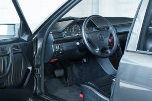 Bild 35/50 von Mercedes-Benz E 500 (1993)