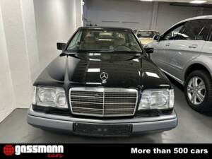 Image 2/15 de Mercedes-Benz E 320 (1995)