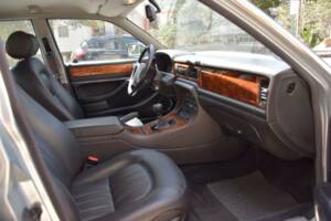 Image 10/33 of Jaguar XJ6 3.2 Executive (1995)