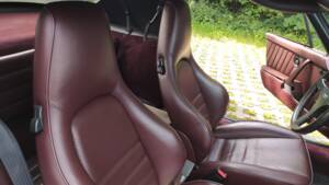 Image 38/104 of Porsche 911 Carrera 3.2 (1986)