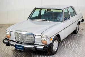 Afbeelding 36/50 van Mercedes-Benz 240 D (1976)