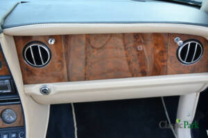 Image 46/50 of Bentley Azure (1997)