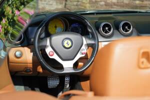Bild 27/50 von Ferrari California (2010)