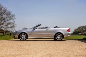Image 33/50 of Mercedes-Benz CLK 55 AMG (2003)