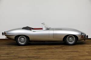 Afbeelding 4/27 van Jaguar E-Type 4.2 (1966)