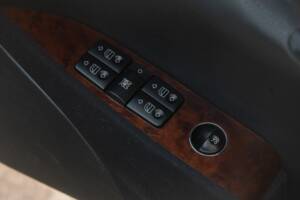 Image 13/50 of Mercedes-Benz CL 500 (2002)