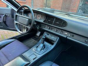 Image 32/45 of Porsche 944 Turbo (1985)