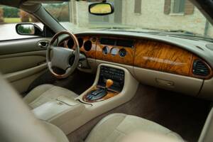 Bild 31/50 von Jaguar XK8 4.0 (2006)
