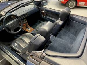 Image 24/36 of Mercedes-Benz 500 SL (1992)