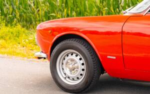Image 21/53 of Alfa Romeo 2000 GT Veloce (1975)